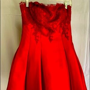 Sara Emanuel
 Red Strapless Cocktail Dress 
Good condition. 

Sizes- 6/6/8